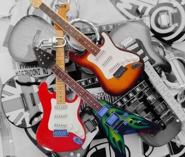 LLAVERO MINIATURA MADERA KEYCHAINS EGK